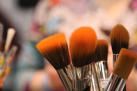 How Dirty Makeup Brushes Affect Your Skin and Makeup Application